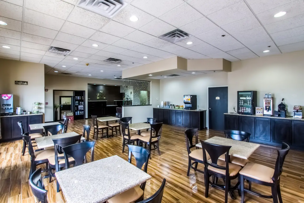 Quality Inn & Suites Moline - Quad Cities 14/18