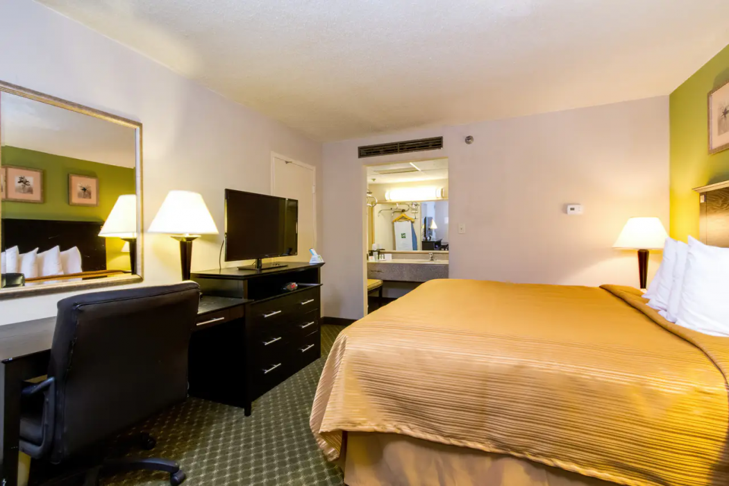 Quality Inn & Suites Moline - Quad Cities 9/18