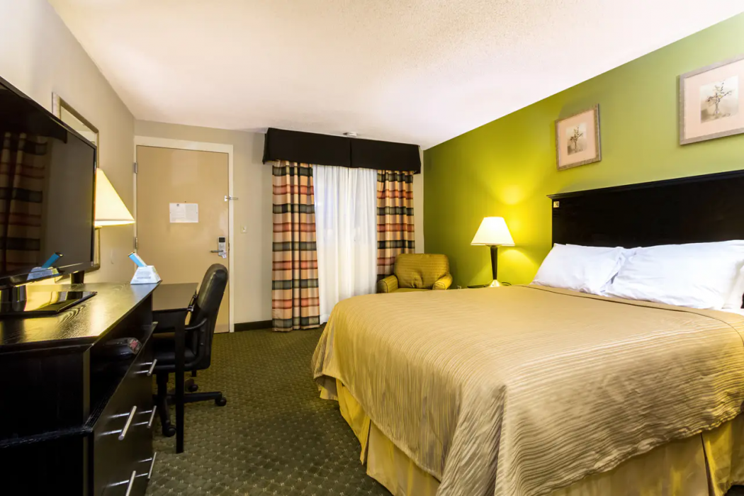 Quality Inn & Suites Moline - Quad Cities 11/18
