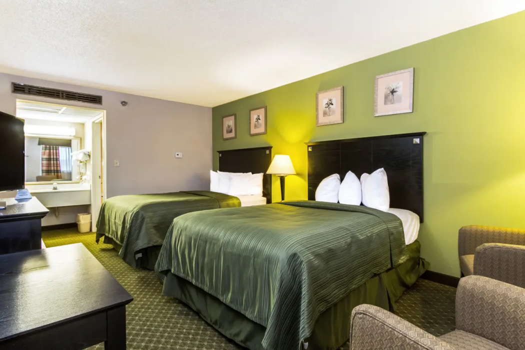 Quality Inn & Suites Moline - Quad Cities 10/18