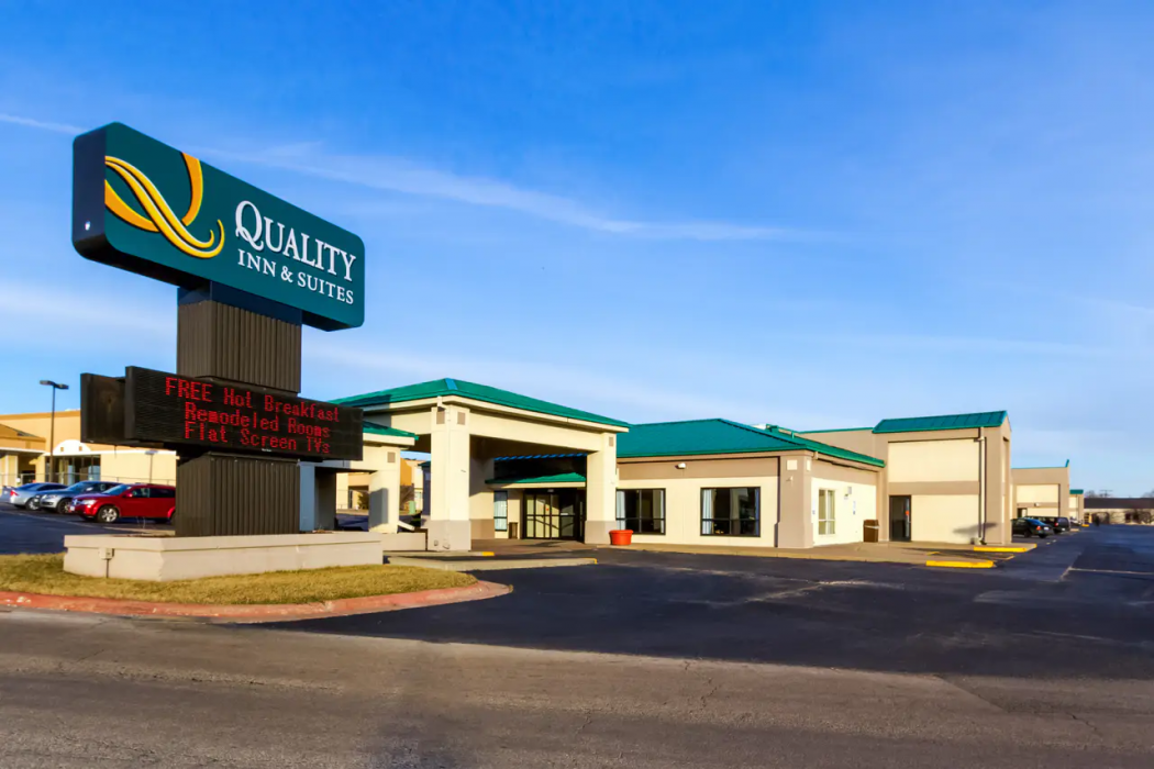 Quality Inn & Suites Moline - Quad Cities 1/18
