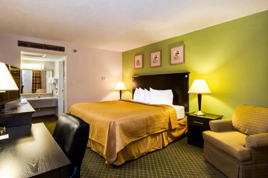Quality Inn & Suites Moline - Quad Cities 12/18