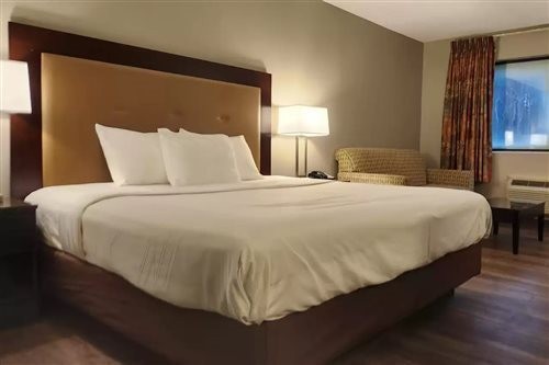 Econo Lodge Inn & Suites Warsaw, NC 8/11