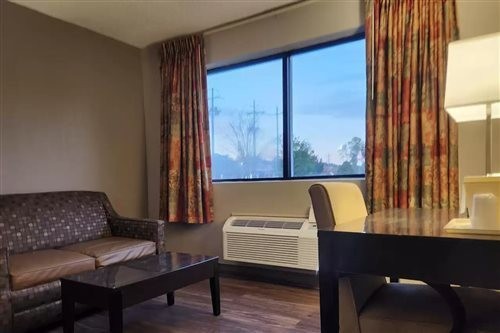 Econo Lodge Inn & Suites Warsaw, NC 11/11