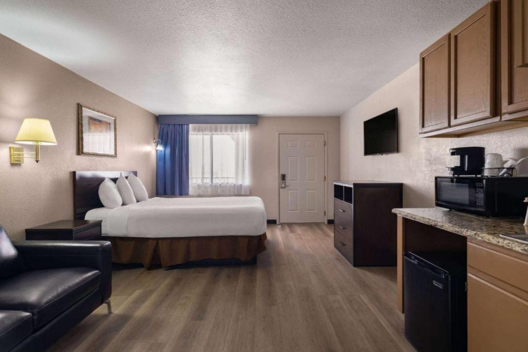 Travelodge by Wyndham Tucson AZ 15/34