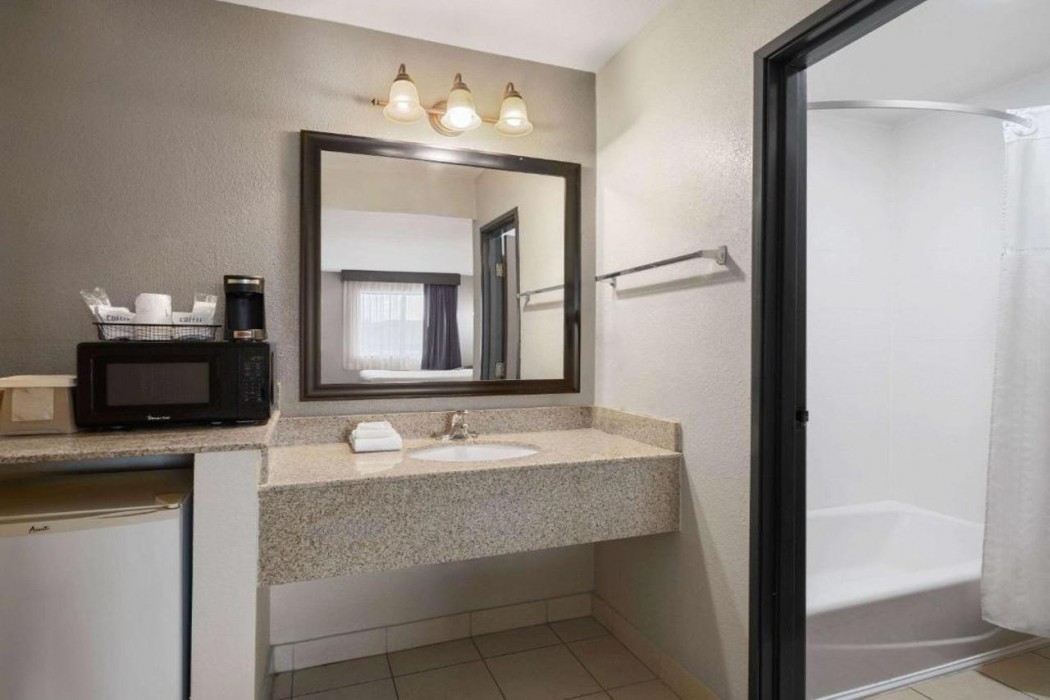 Travelodge by Wyndham Tucson AZ 13/34
