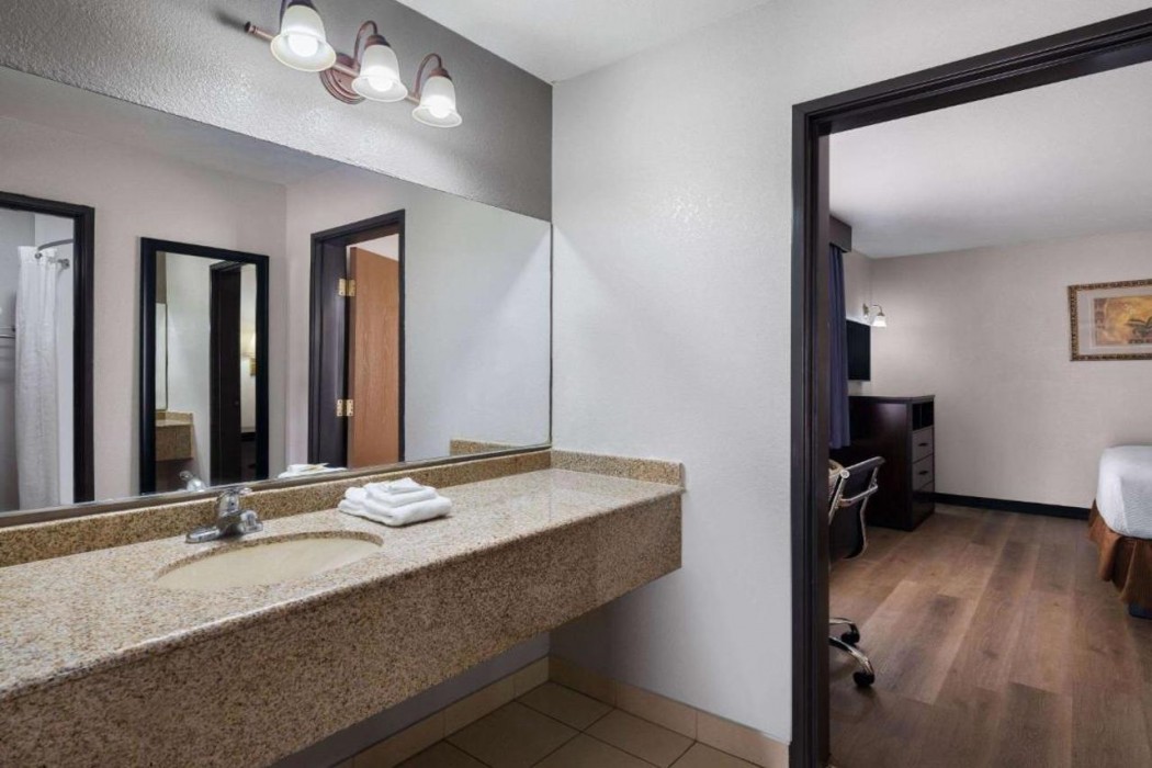 Travelodge by Wyndham Tucson AZ 19/34