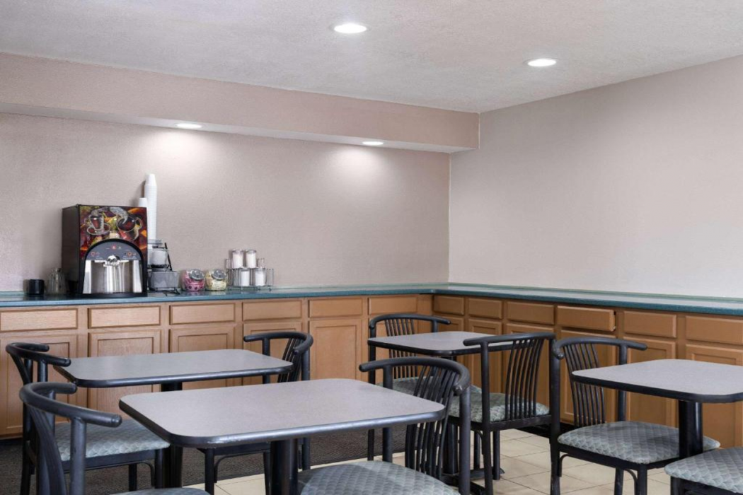 Travelodge by Wyndham Tucson AZ 28/34
