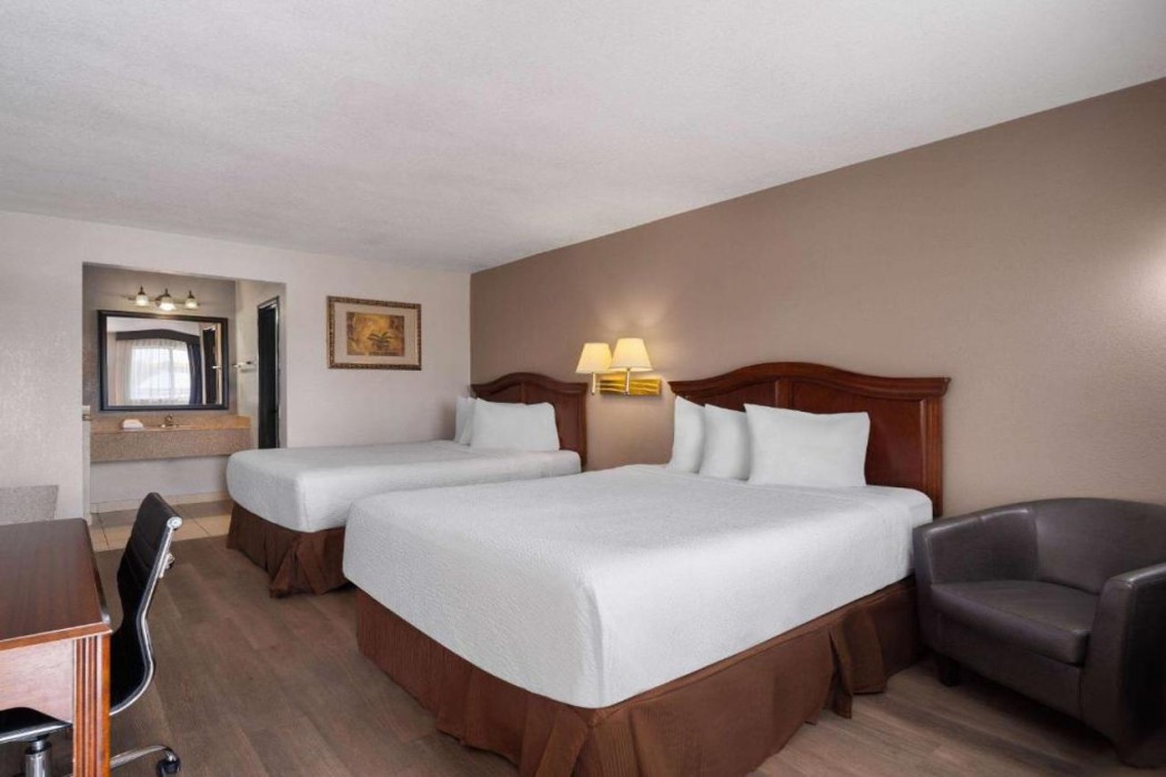 Travelodge by Wyndham Tucson AZ 17/34