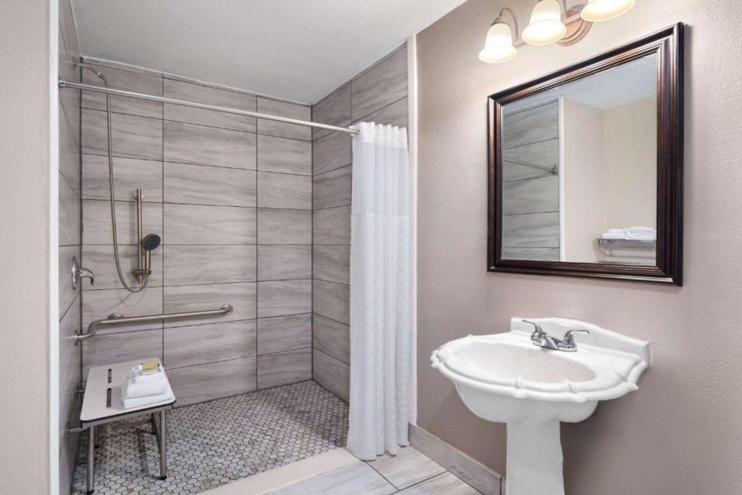 Travelodge by Wyndham Tucson AZ 18/34