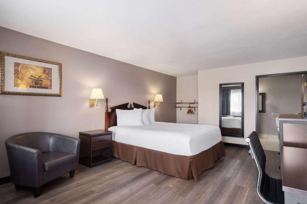 Travelodge by Wyndham Tucson AZ 12/34