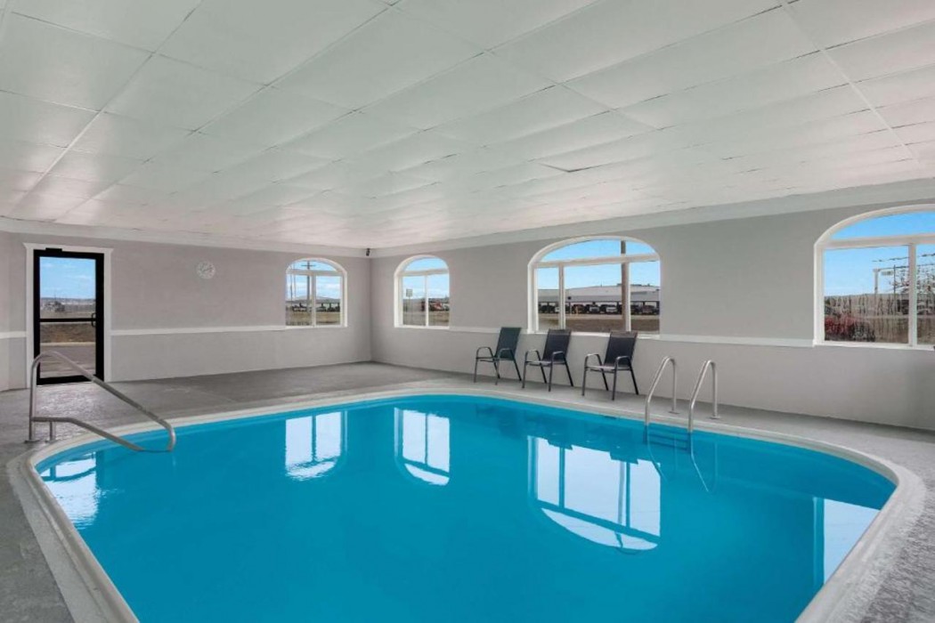 Econo Lodge Scottsbluff, NE 25/35