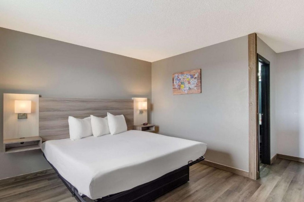 Econo Lodge Scottsbluff, NE 13/35