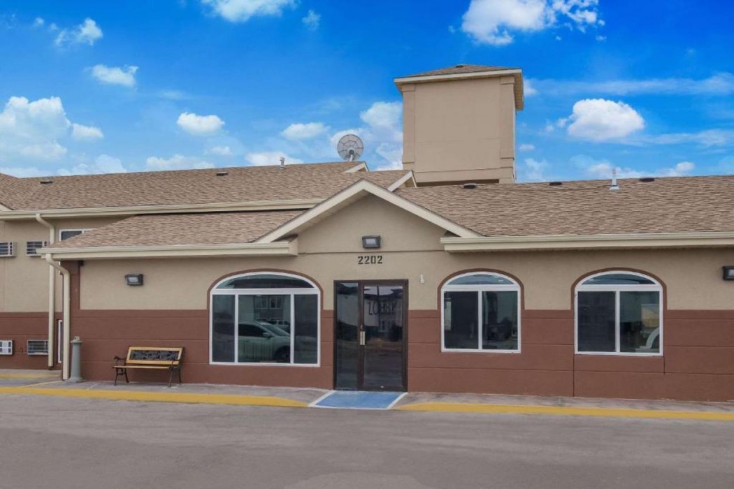 Econo Lodge Scottsbluff, NE 1/35