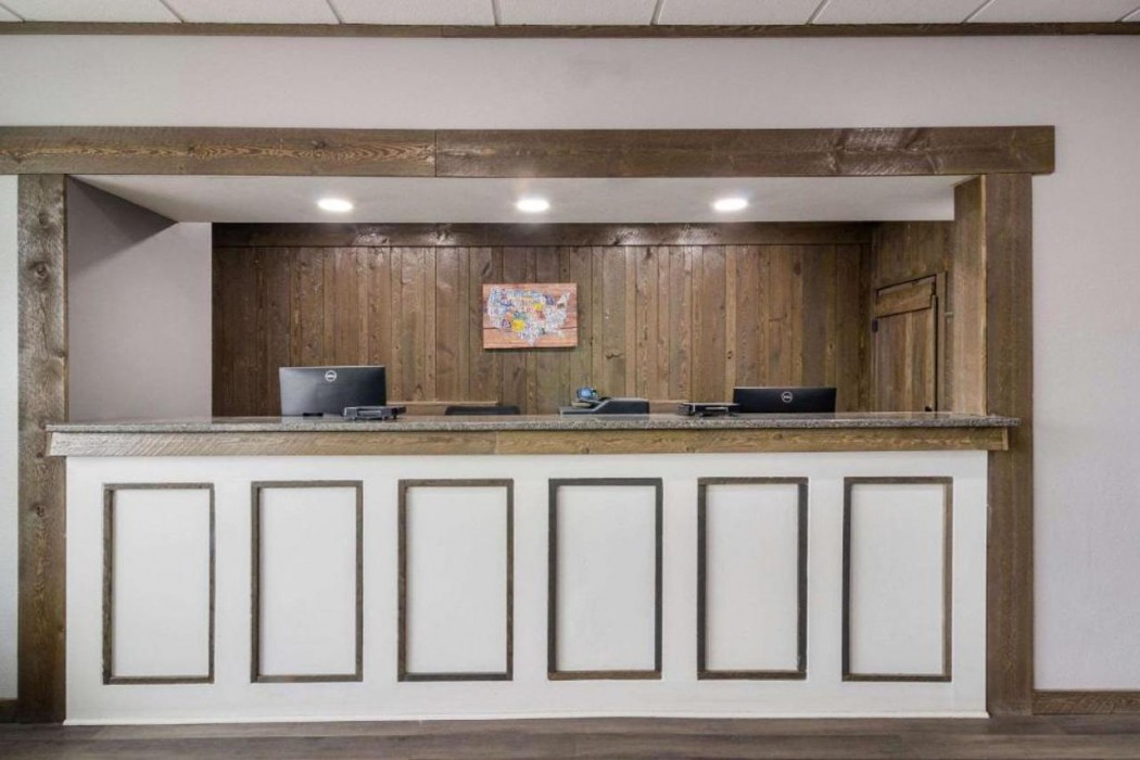 Econo Lodge Scottsbluff, NE 5/35