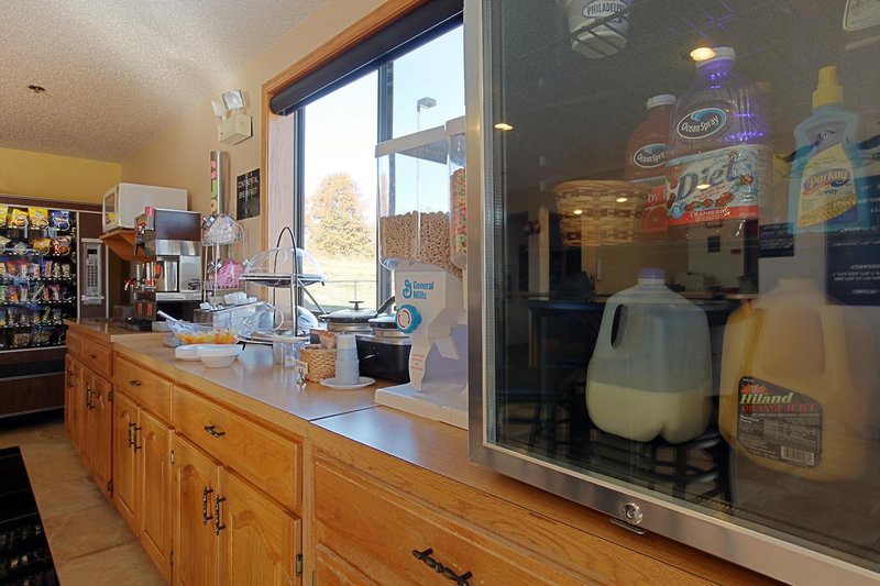 Americas Best Value Inn and Suites-Cassville/Roaring River 20/42