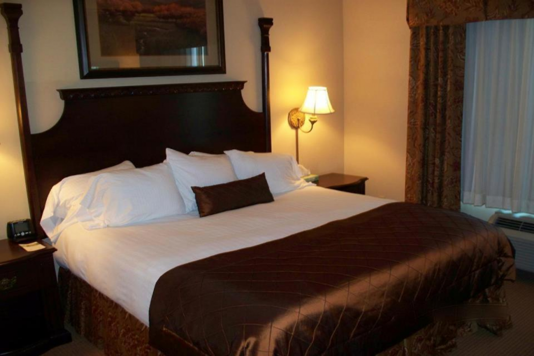 Big Country Hotel & Suites, SureStay Collection by BW 7/21