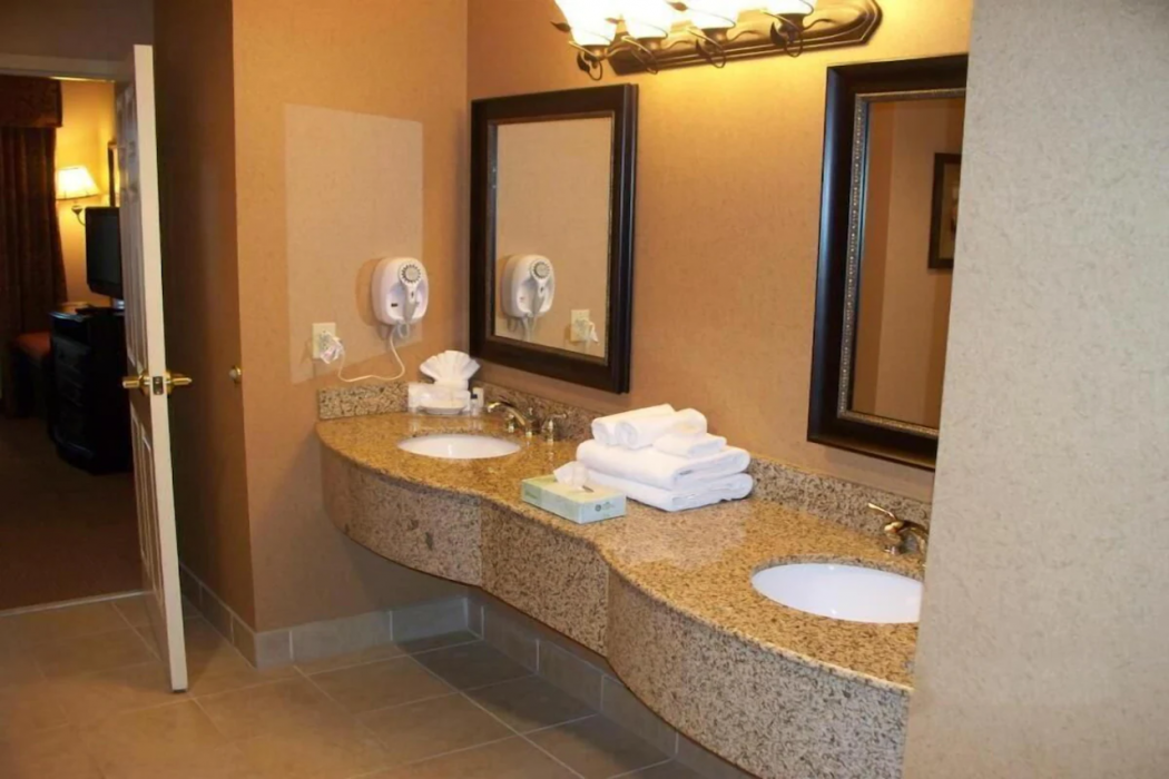 Big Country Hotel & Suites, SureStay Collection by BW 15/21