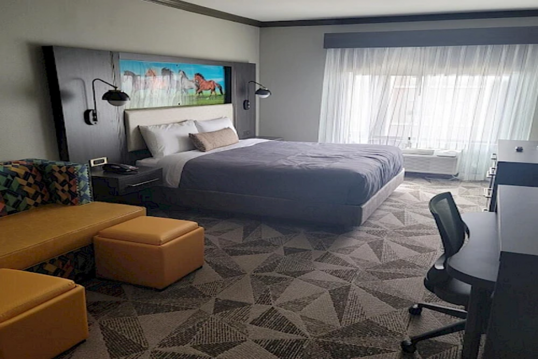 Big Country Hotel & Suites, SureStay Collection by BW 14/21