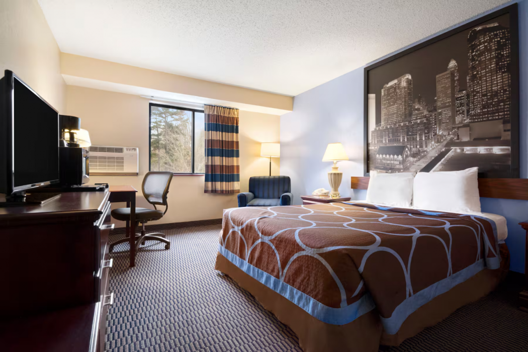 Super 8 By Wyndham Charlotte University 10/18