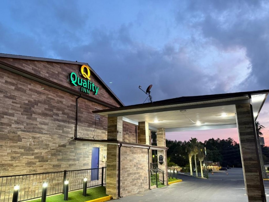 Quality Inn Crestview I-10 Eglin AFB Area 5/23