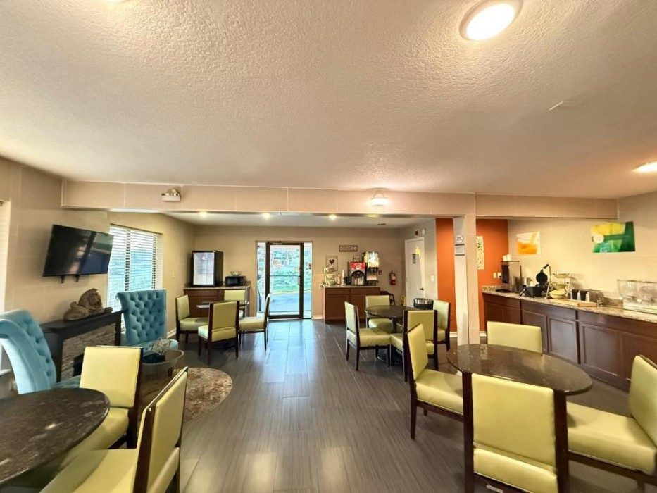 Quality Inn Crestview I-10 Eglin AFB Area 11/23