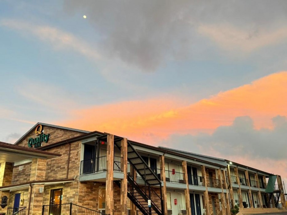 Quality Inn Crestview I-10 Eglin AFB Area 8/23