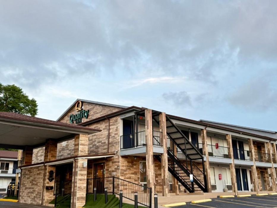 Quality Inn Crestview I-10 Eglin AFB Area 6/23