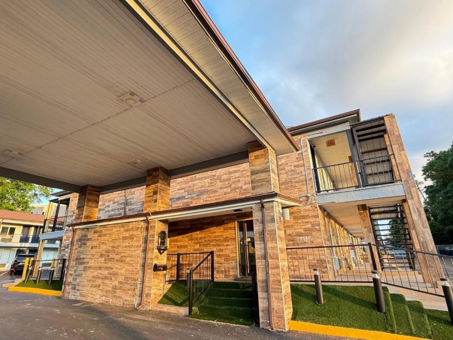 Quality Inn Crestview I-10 Eglin AFB Area 2/23