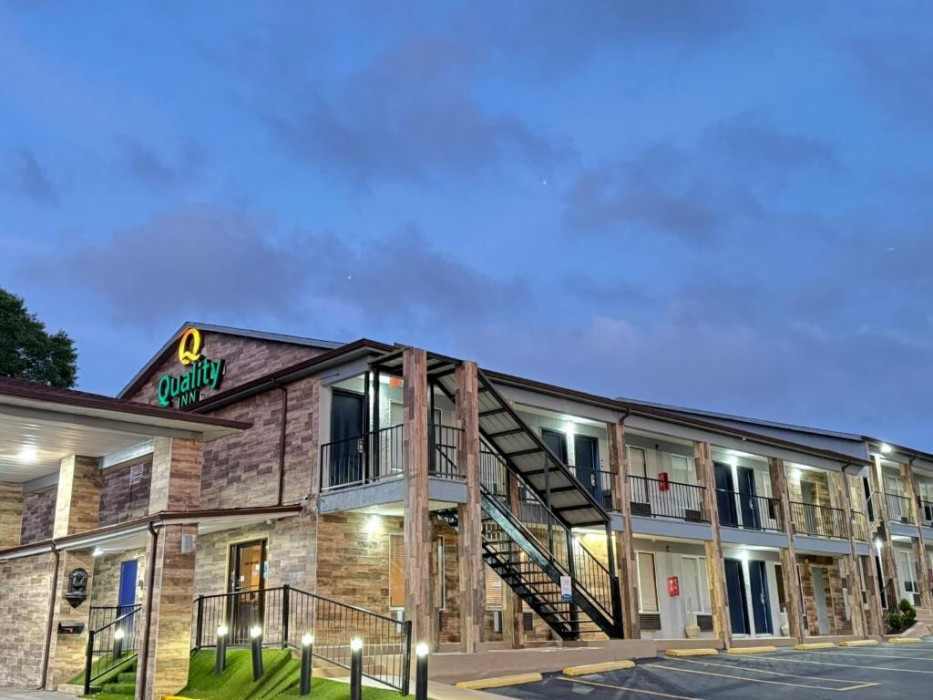 Quality Inn Crestview I-10 Eglin AFB Area 1/23
