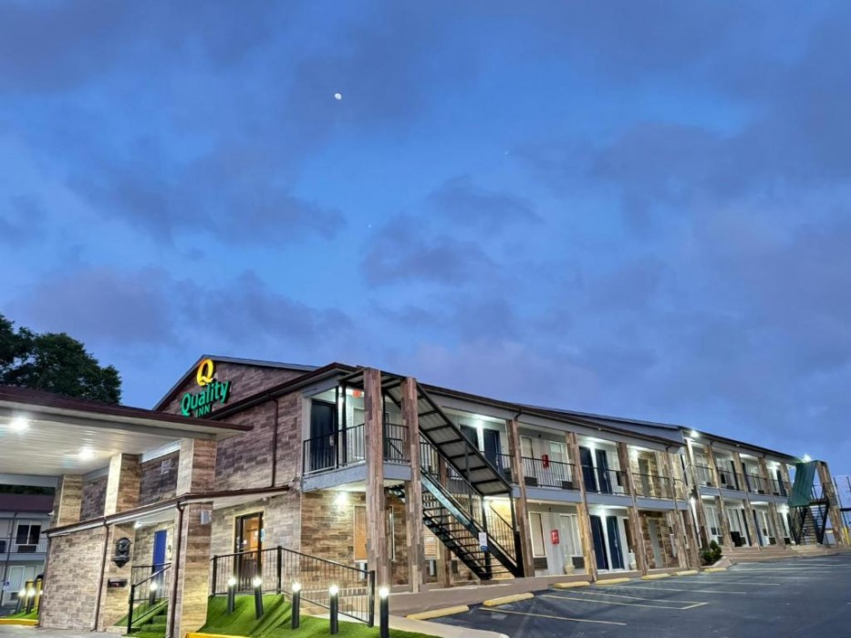 Quality Inn Crestview I-10 Eglin AFB Area 7/23