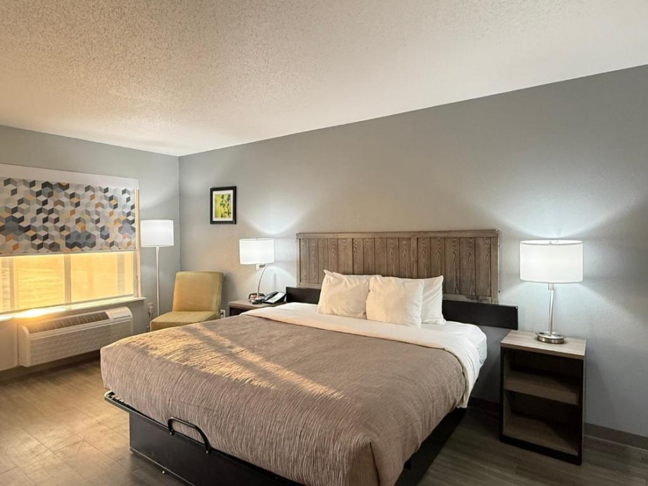 Quality Inn Crestview I-10 Eglin AFB Area 14/23