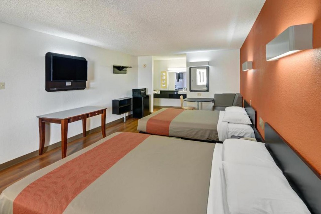 Motel6 Lindale, TX 8/34