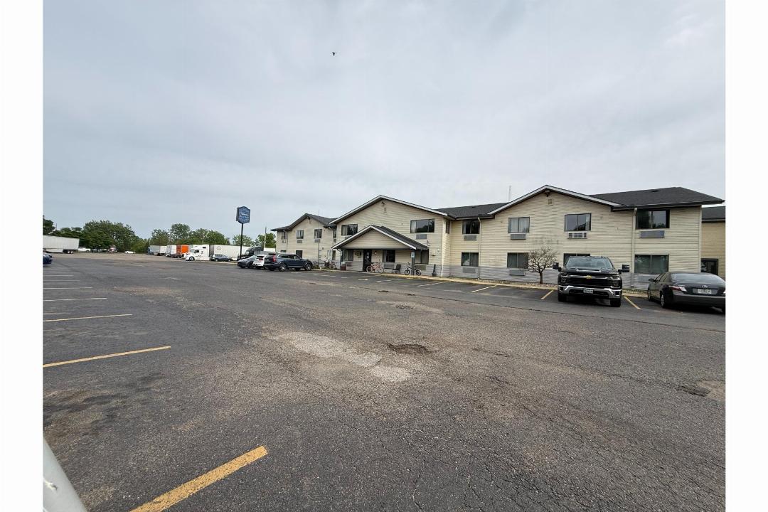 Coldwater Inn & Suites near I 69 in COLDWATER - MI