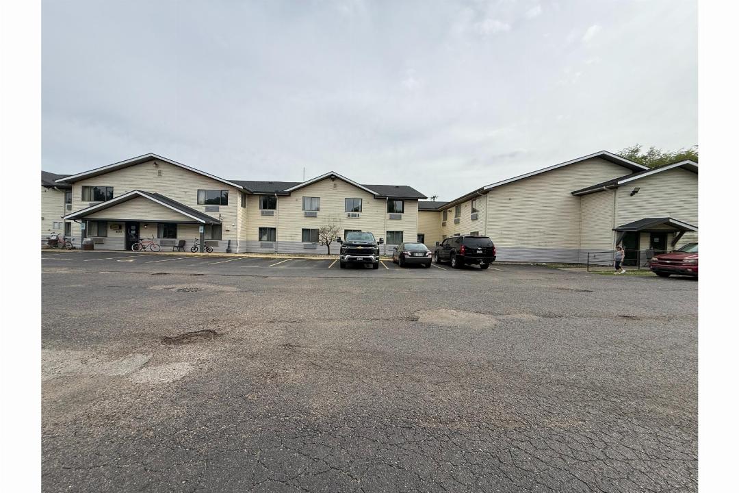 Coldwater Inn & Suites near I 69 in COLDWATER - MI