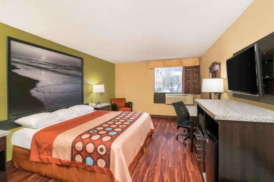 Super 8 by Wyndham Raleigh North East 12/32
