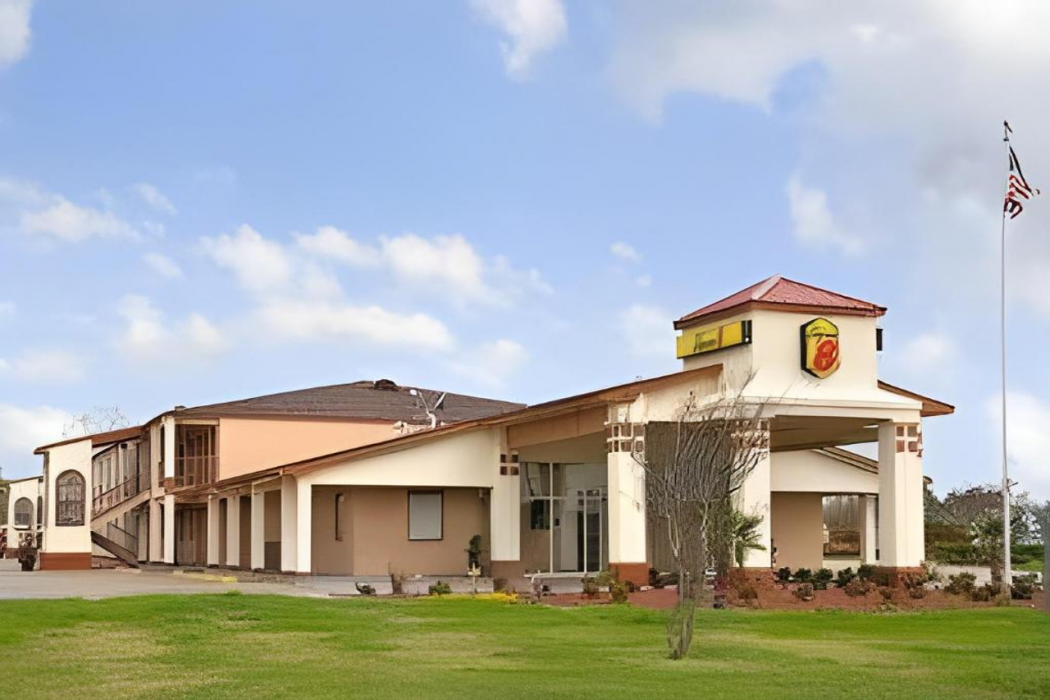Super 8 by Wyndham Rayville 1/12