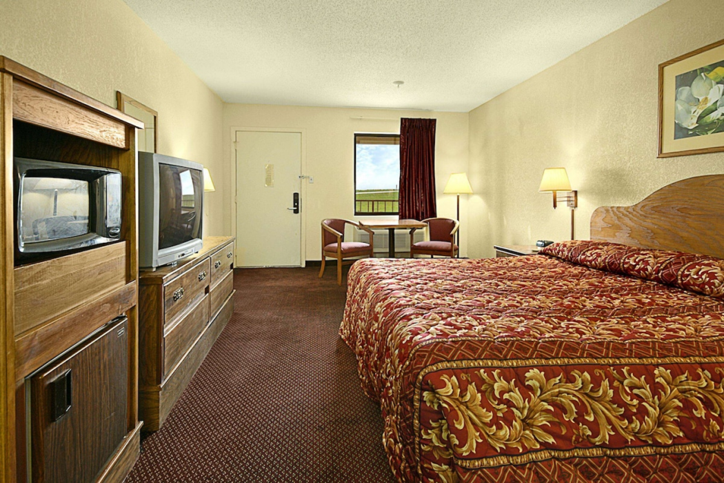 Super 8 by Wyndham Rayville 7/12