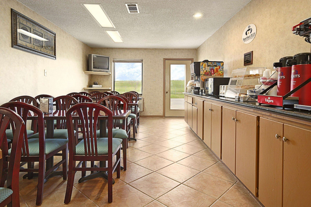 Super 8 by Wyndham Rayville 4/12