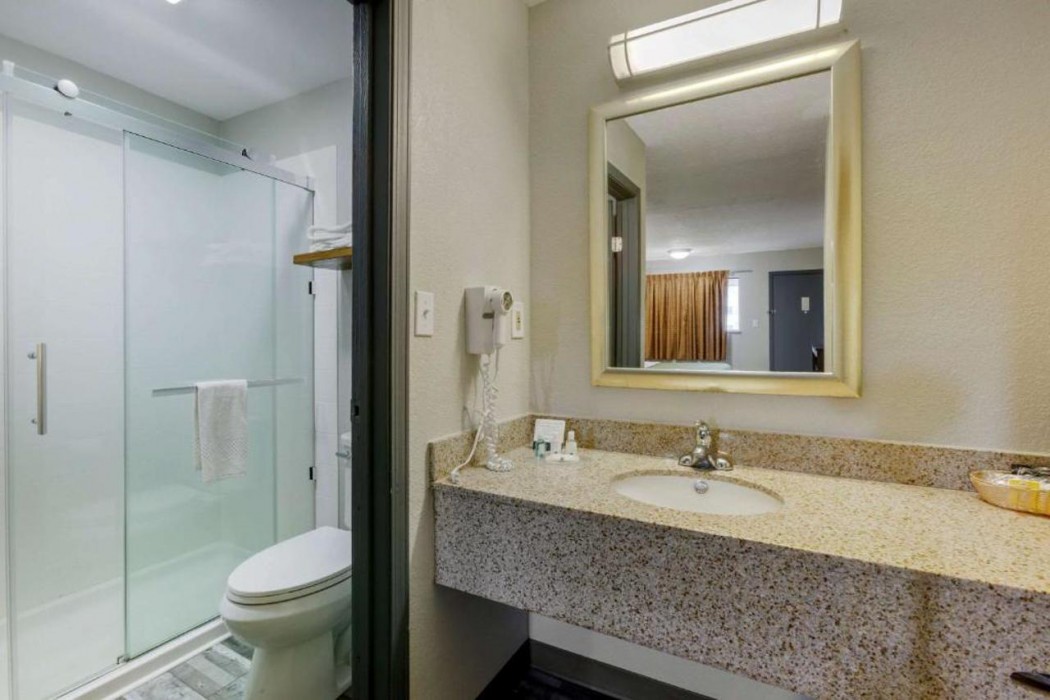 Quality Inn Columbus-East 12/23