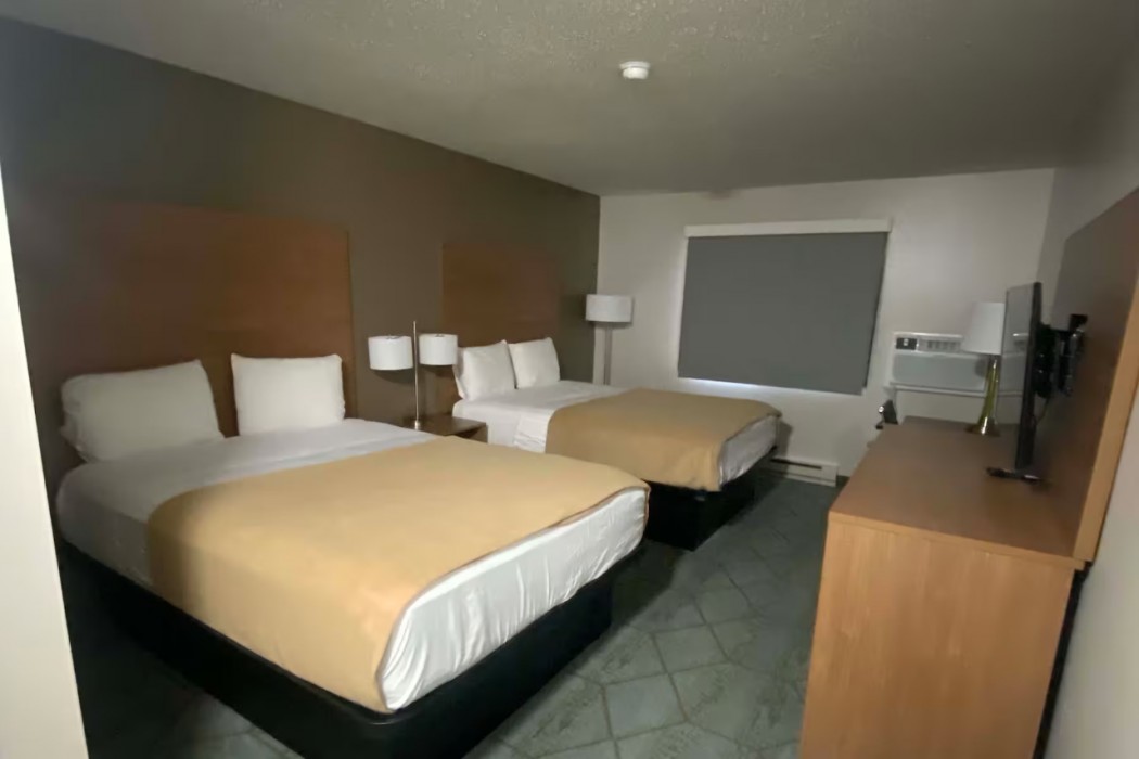 Baymont by Wyndham Oshkosh Airport 11/32
