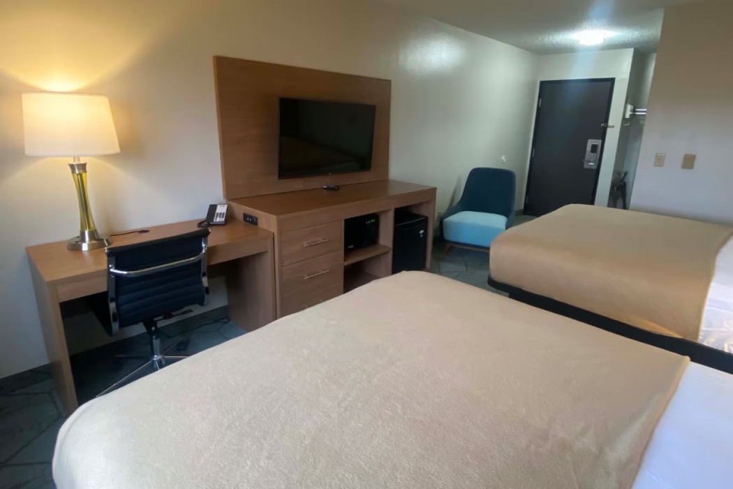 Baymont by Wyndham Oshkosh Airport 13/32