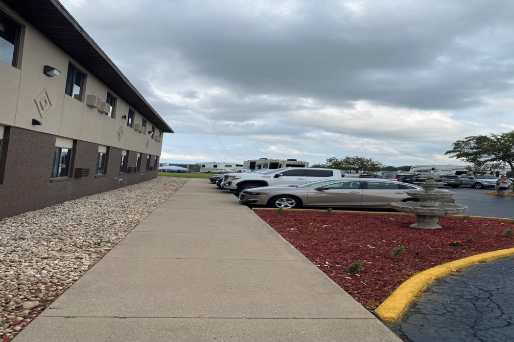 Baymont by Wyndham Oshkosh Airport 19/32