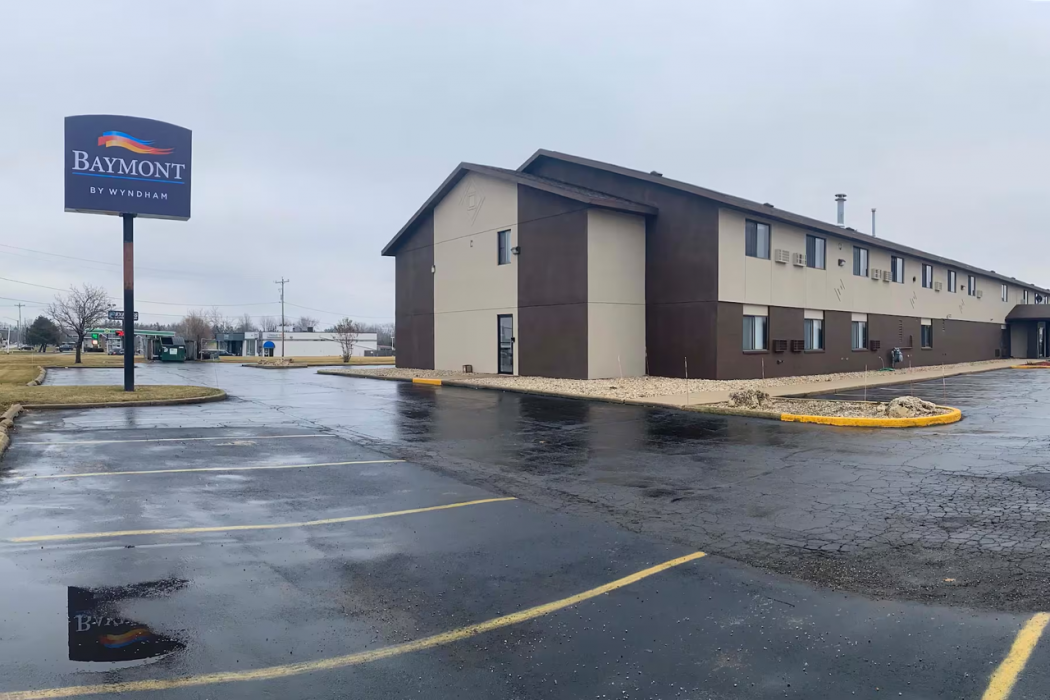 Baymont by Wyndham Oshkosh Airport 1/32