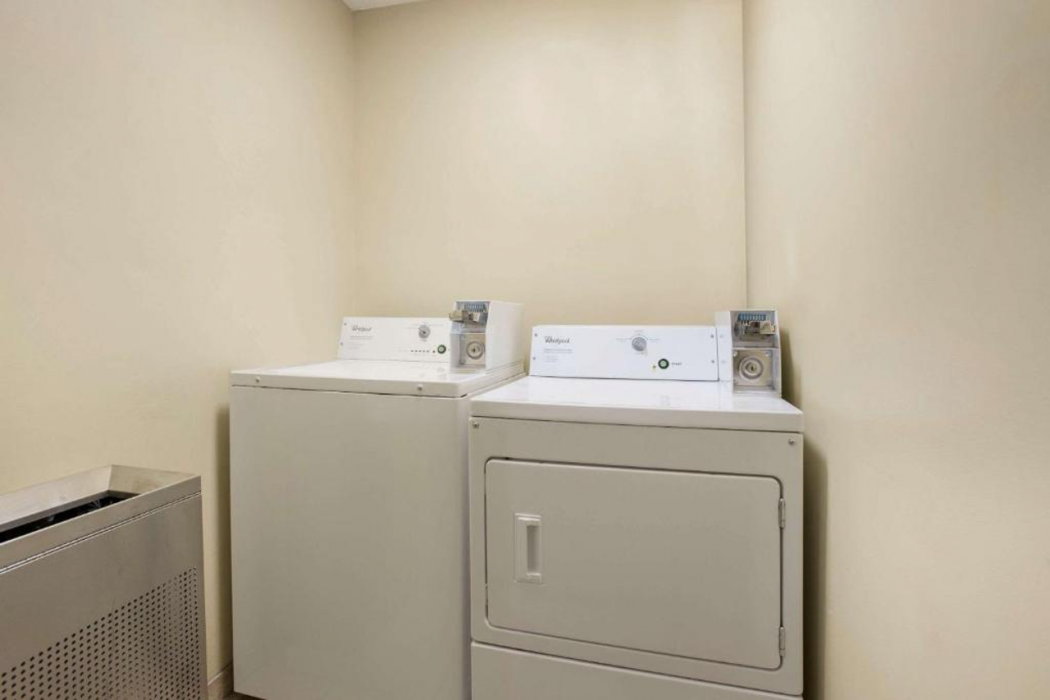 Rodeway Inn & Suites Grand Rapids Southeast 25/39