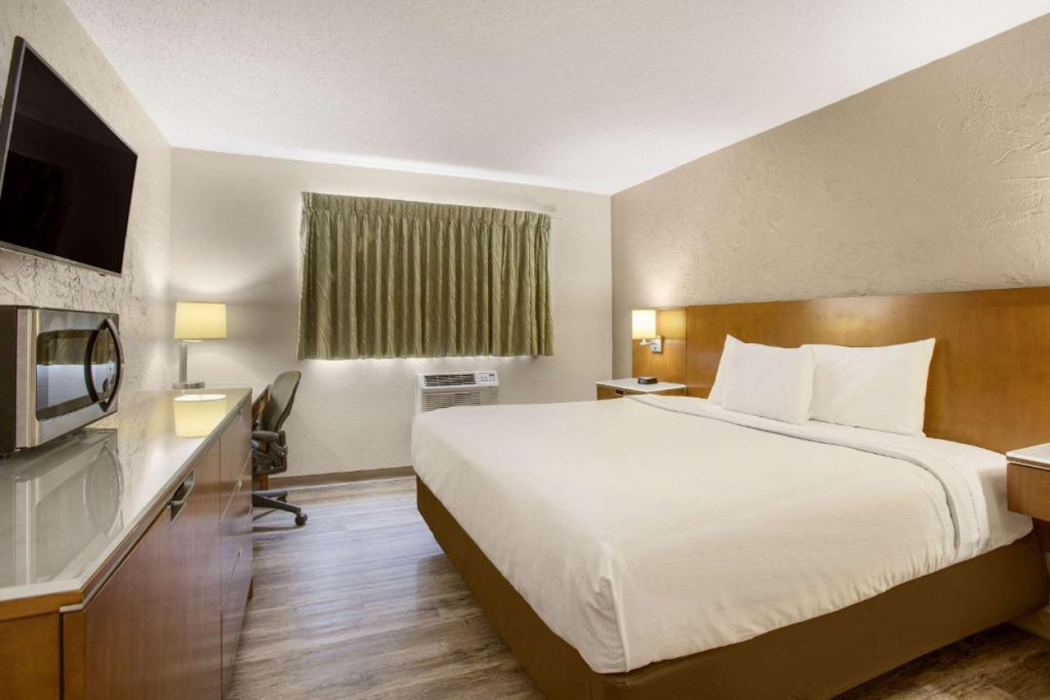 Rodeway Inn & Suites Grand Rapids Southeast 11/39