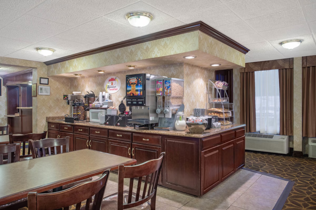 Econo Lodge Erie near Casino, PA 4/8
