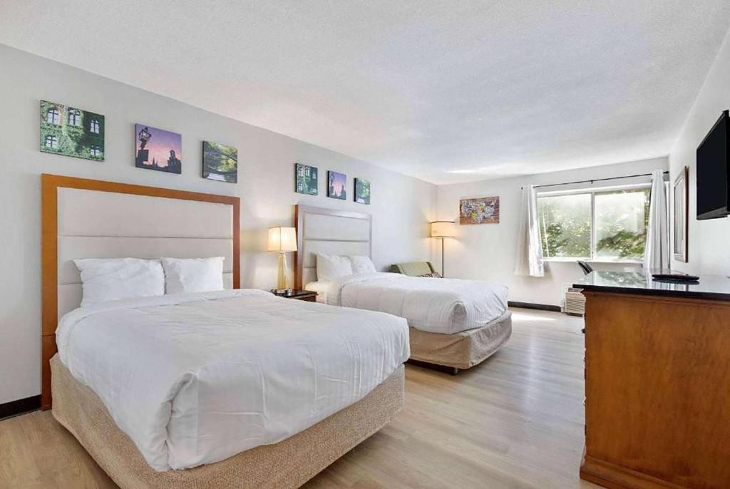 Days Inn By Wyndham Erie 12/39