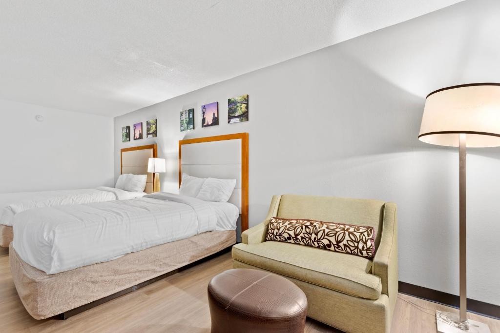 Days Inn By Wyndham Erie 11/39