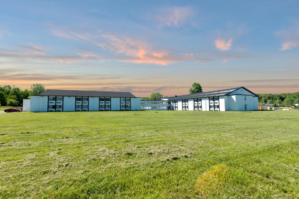 Days Inn By Wyndham Erie photo4